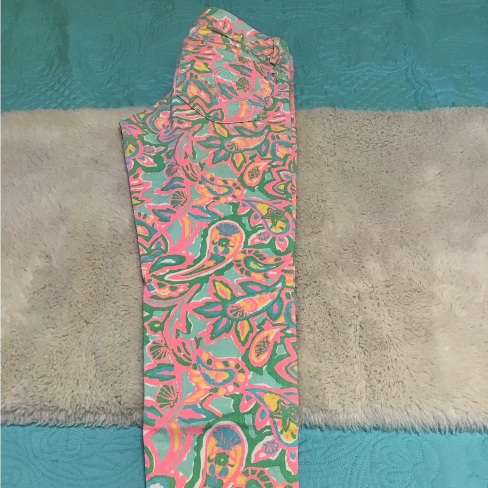 Lilly Pulitzer Vibrant Patterned Skinny Mini Pants



5